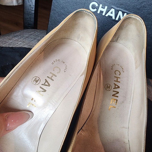 Authentic CHANEL Black and Tan Heels - Picture 5 of 15